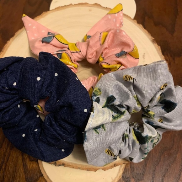 3-Set Scrunchies - Picture 1 of 3